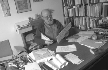 Michel Butor dans son bureau