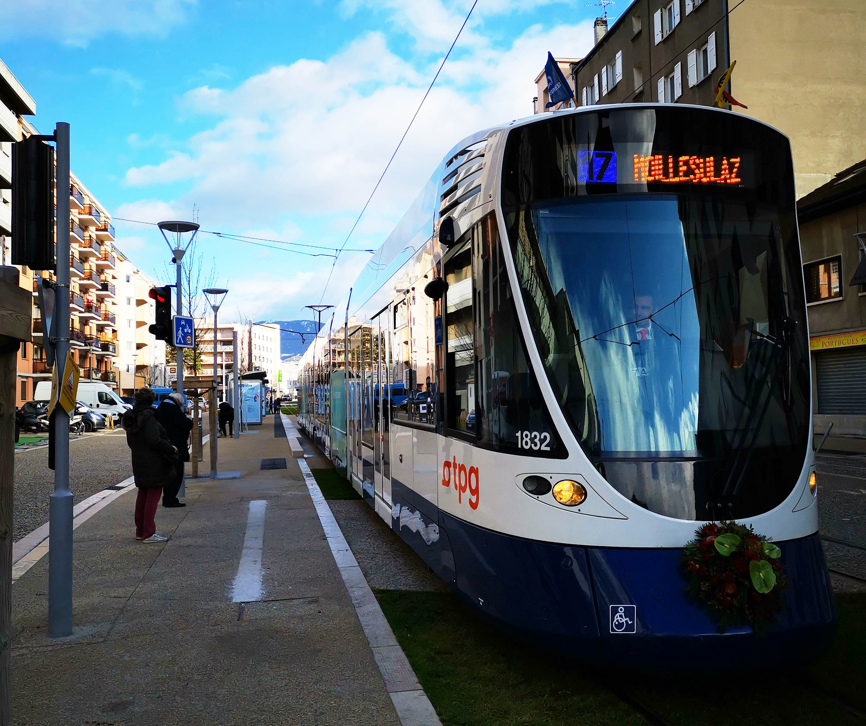 Tram à son arrêt