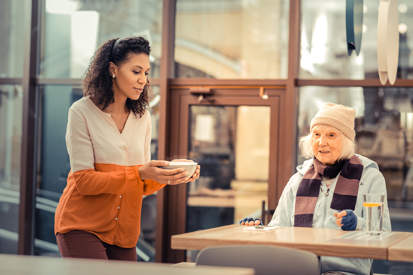 Distribution repas établissement de solidarité